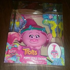 Trolls Poppy Style Station NIB